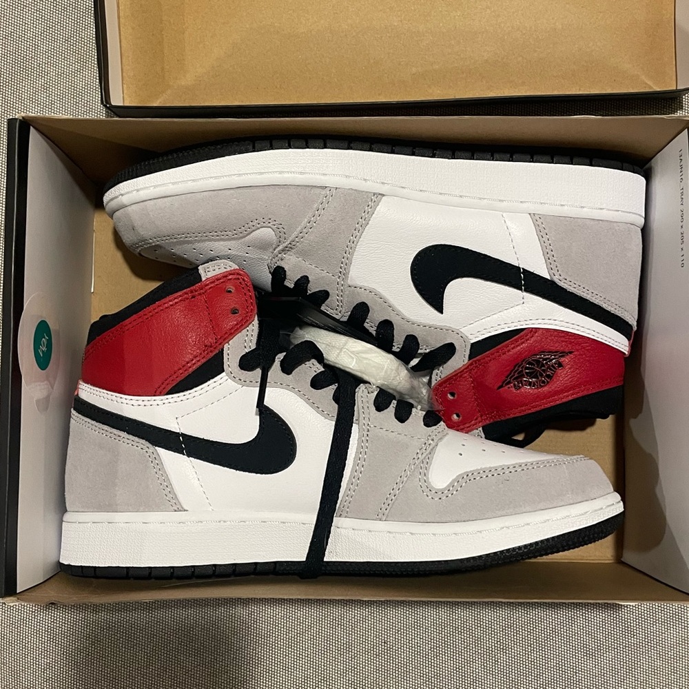 New Jordan 1 Retro High. “Light Smoke Grey”